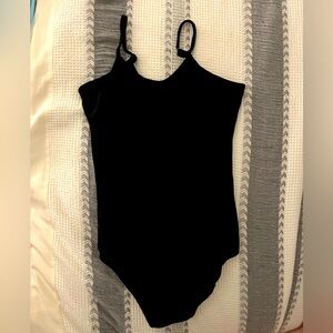 Leotard with keyhole detailing on back